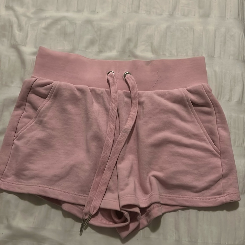 really cute pink short shorts!
